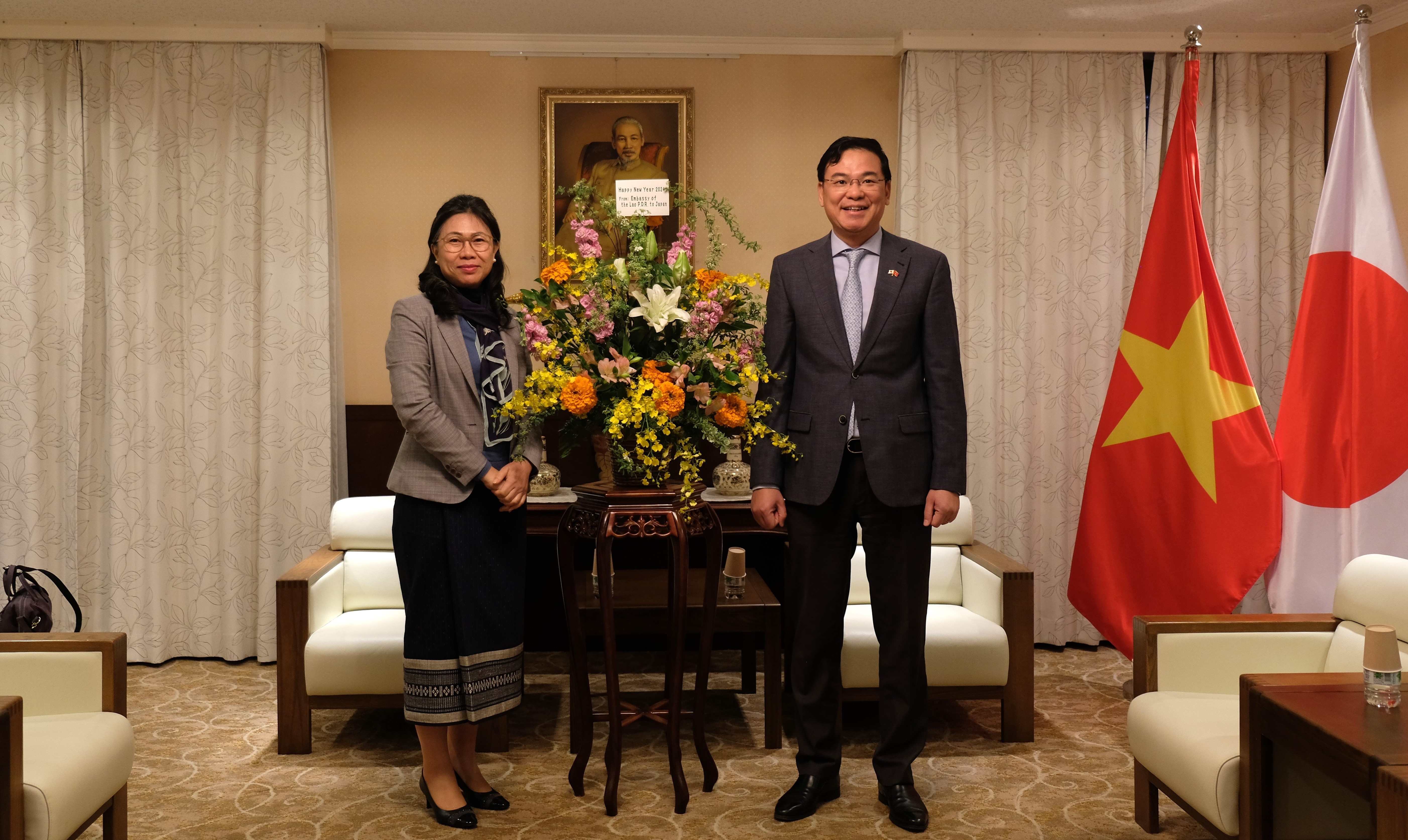  Lao Embassy in Japan congratulate Embassy of Viet Nam in Japan on the occasion of the Lunar New Year 2024  